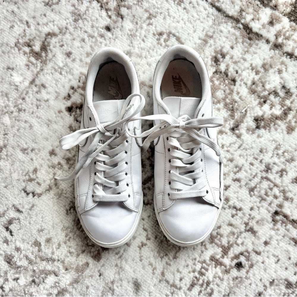 Nike Women’s Blazer Low LE Triple White Sneakers AV9370-111